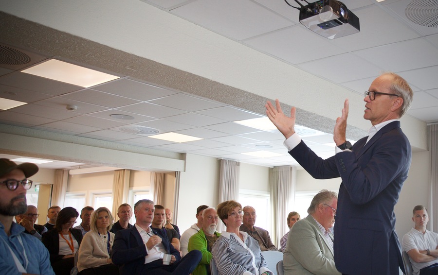 Sjeføkonomens oppfordring: – Gi en kos og tilby dem jobb!